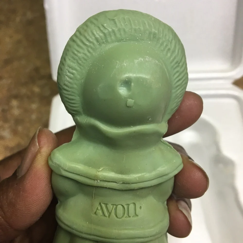 Vintage Bath Soap-AVON Christmas Carollers Decorative Soap has not been used.